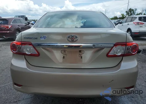 2013 Toyota Corolla Base z USA, uszkodzony, nr VIN 2T1BU4EE7DC935505